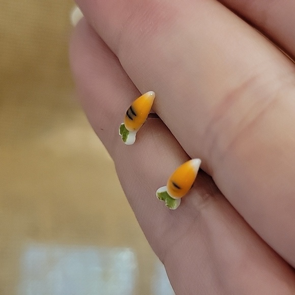 Tiny Carrot Stud Earrings - Picture 4 of 6